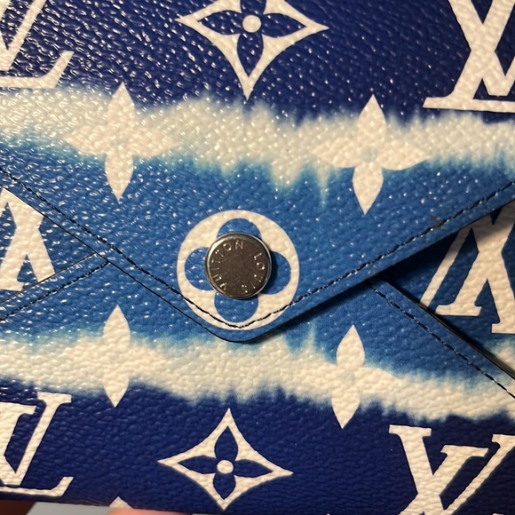 Louis Vuitton Monogram Escale Medium Kirigami Pochette - Picture 2 of 7